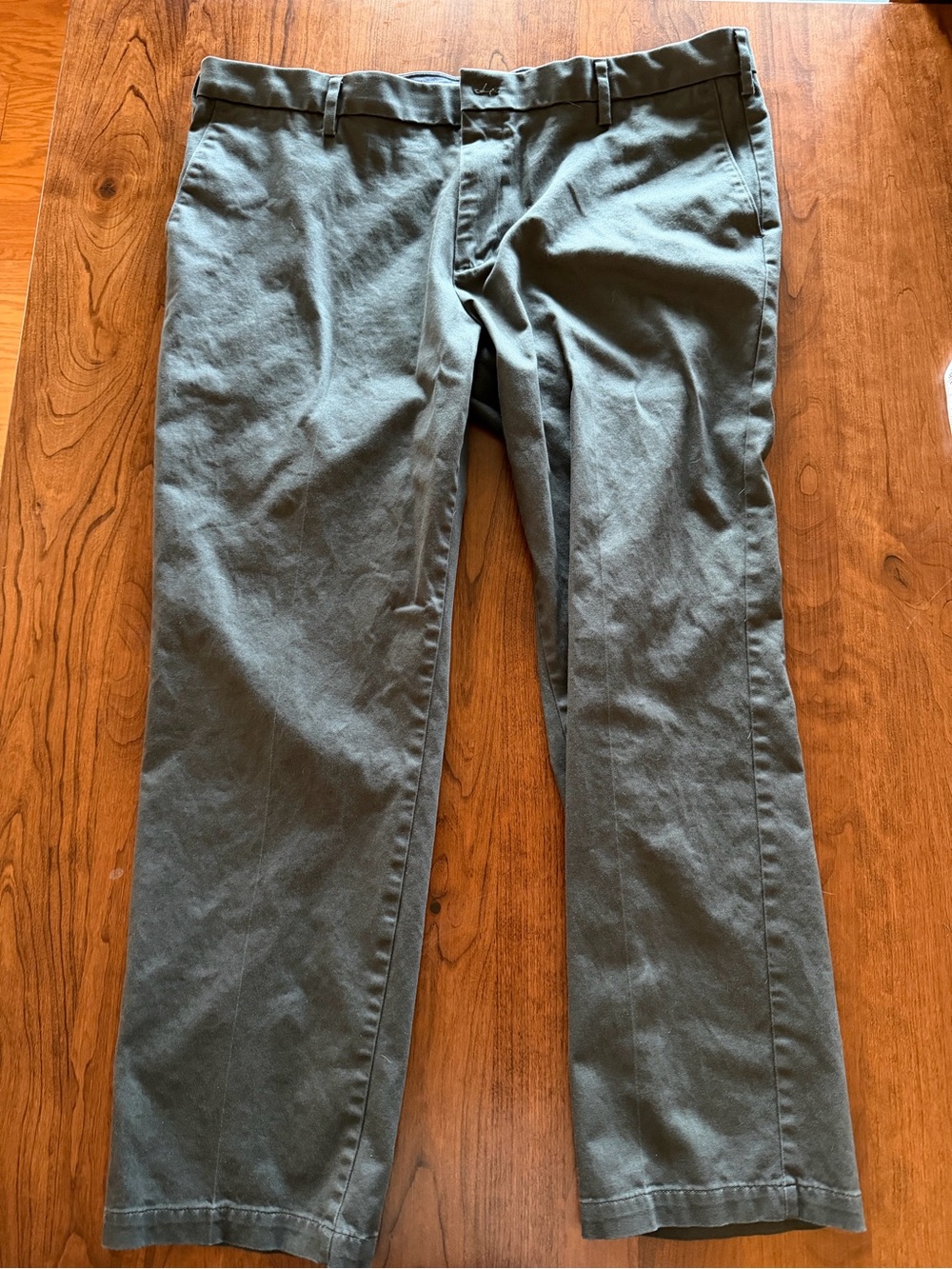 Dockers Signature Khaki Straight Flex Comfort in Dark Gray Size 40x30